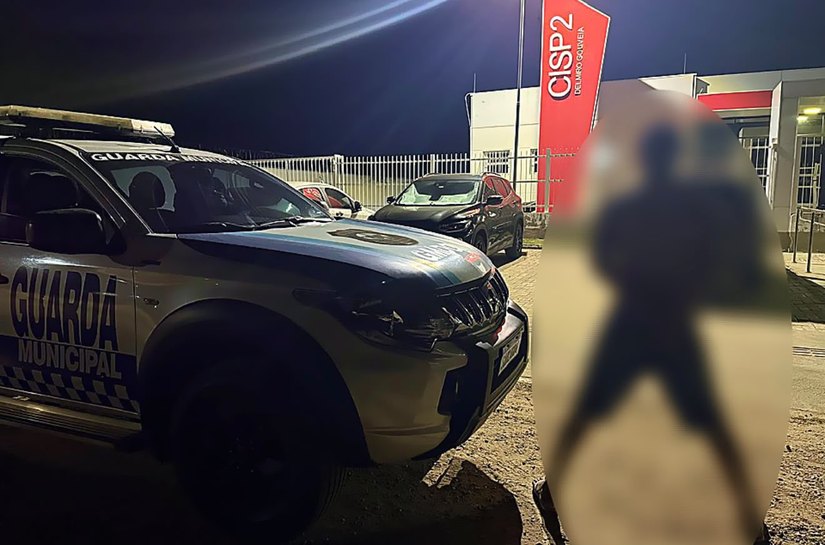 Homem é conduzido à CISP pela Guarda Municipal de Delmiro Gouveia durante patrulhamento no bairro Ponto Chique II