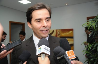 Servidores efetivos terão reajuste salarial de 3,5%
