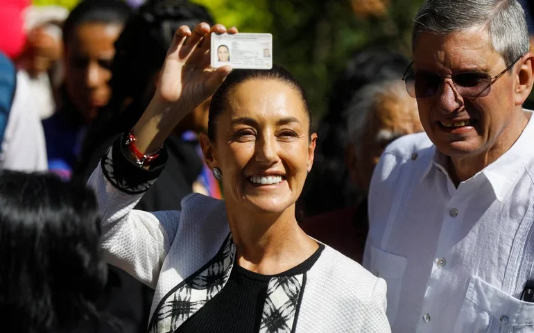 Presidente do México diz que acordo entre Colômbia e EUA sobre imigrantes é positivo