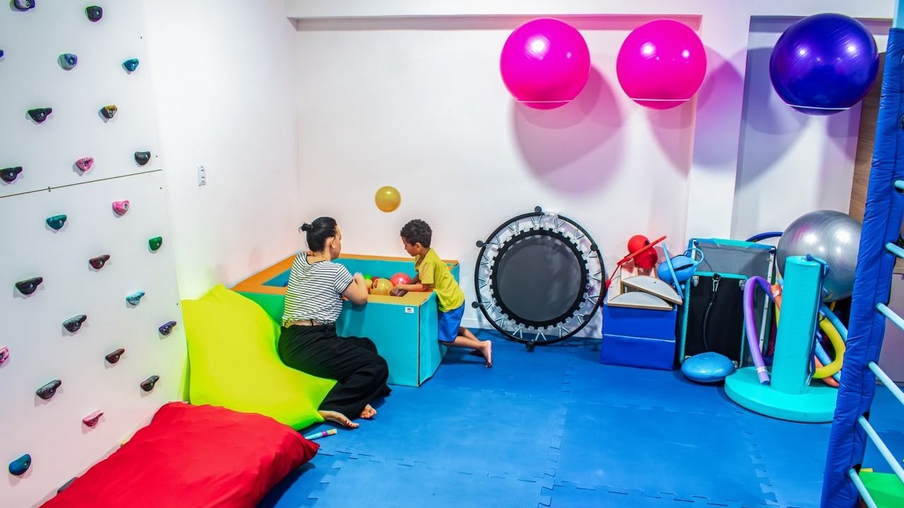 Terapia Ocupacional promove autonomia e desenvolvimento para assistidos na Casa do Autista de Maceió
