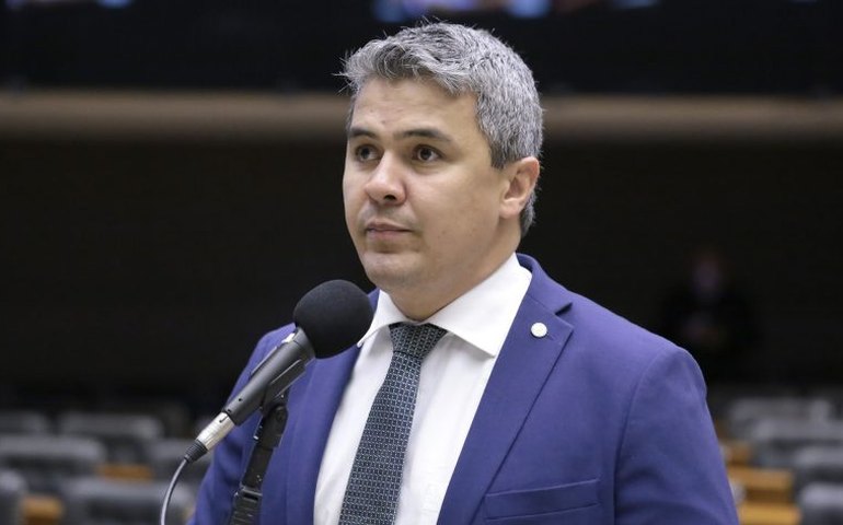 Comissão aprova fala sobre Santos Dumont em voos domésticos em outubro