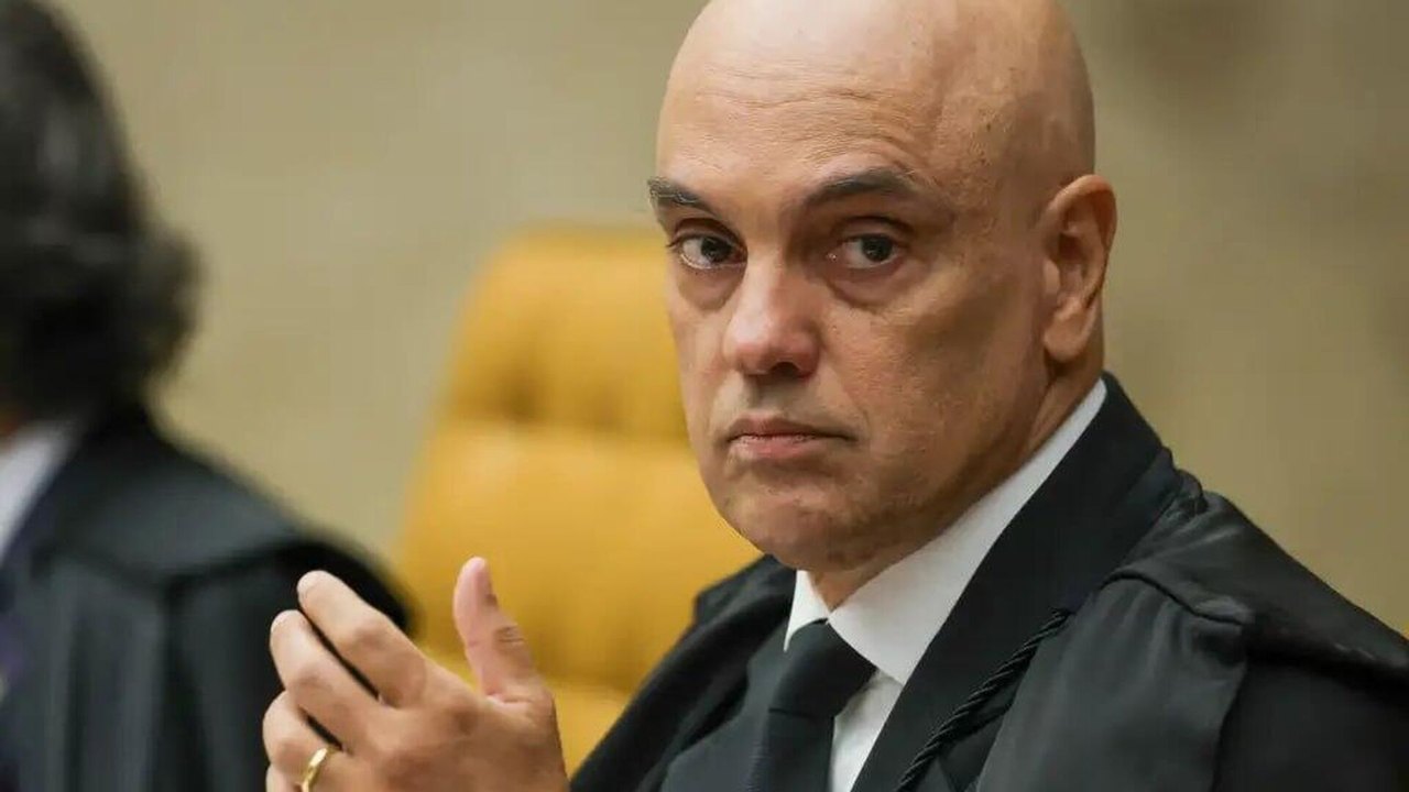Moraes afirma que é impossível pais controlarem uso das redes sociais dos filhos e cobra responsabilidade das big techs
