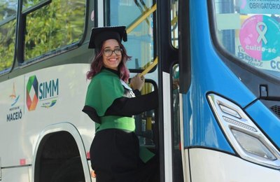 Terapeuta conta o quanto transporte público foi decisivo em sua formação