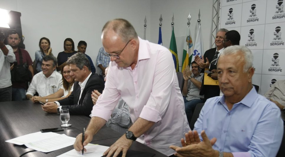 Belivaldo assina concurso de delegado / Foto: Victor Ribeiro/ASN