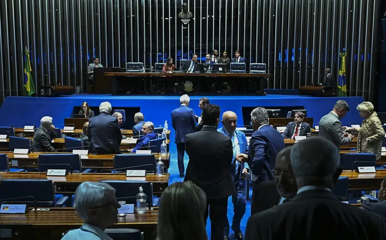 Senado aprova projeto que torna homicídio em escola crime hediondo