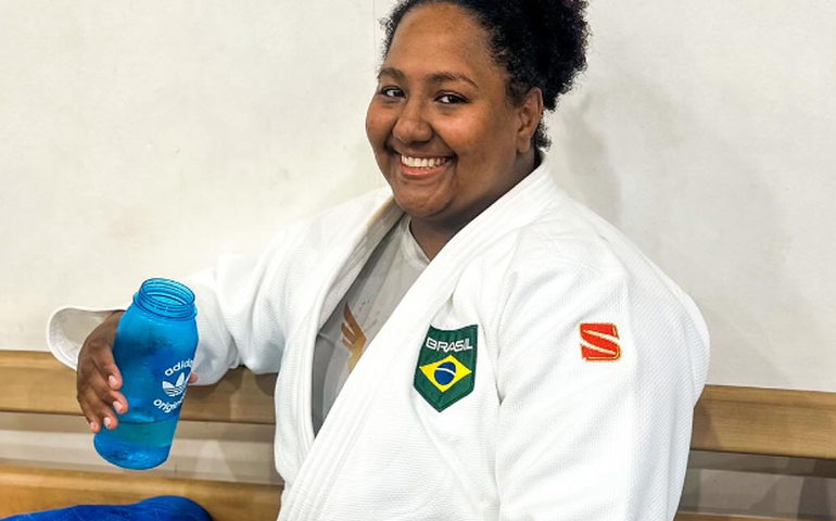 Bia Souza volta a lutar após Olimpíada e ajuda Pinheiros a levar o bronze no Grand Prix de judô