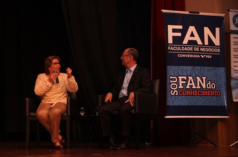 Célia comemora chegada da FGV com MBA de Projetos à Arapiraca