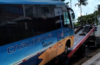 SMTT flagra transporte clandestino de turismo na Pajuçara