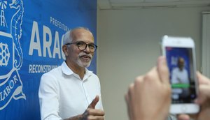 Prefeito Edvaldo Nogueira anuncia pagamento de salário / Foto: Ana Lícia Menezes/PMA