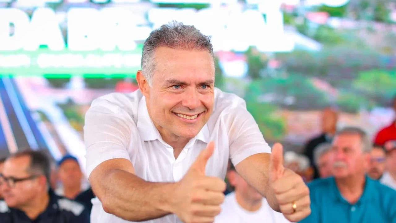 CRESCENDO! Renan Filho supera JHC em enquete