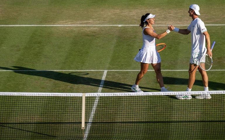 Luisa Stefani vai à final de duplas mistas no Torneio de Wimbledon