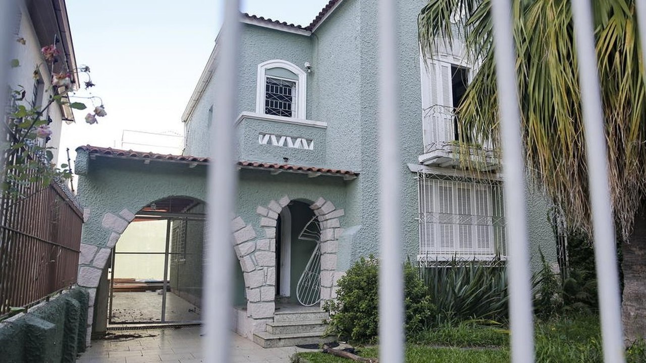 Amplia: Casa de Caio Fernando Abreu é demolida em Porto Alegre