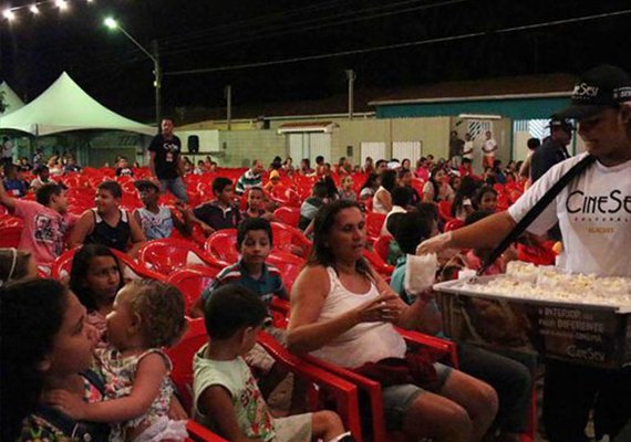 Magia do cinema volta às cidades: Cine Sesi Cultural foi sucesso em Jequiá da Praia
