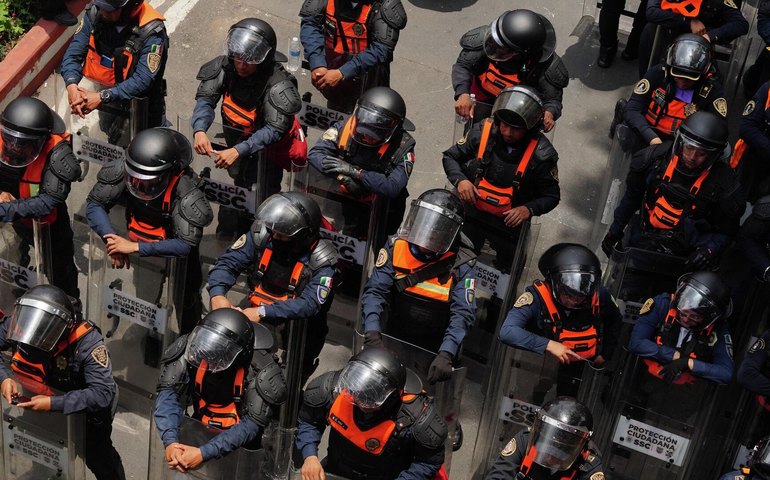 Partidos no México resistem a mudanças diante de onda de manifestações