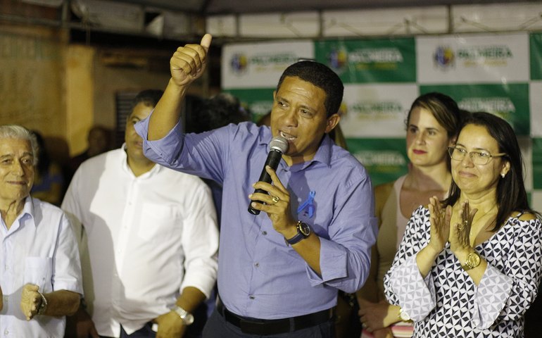Júlio inaugura pavimentação das Ruas Antônio Ribeiro e Luísa Tereza