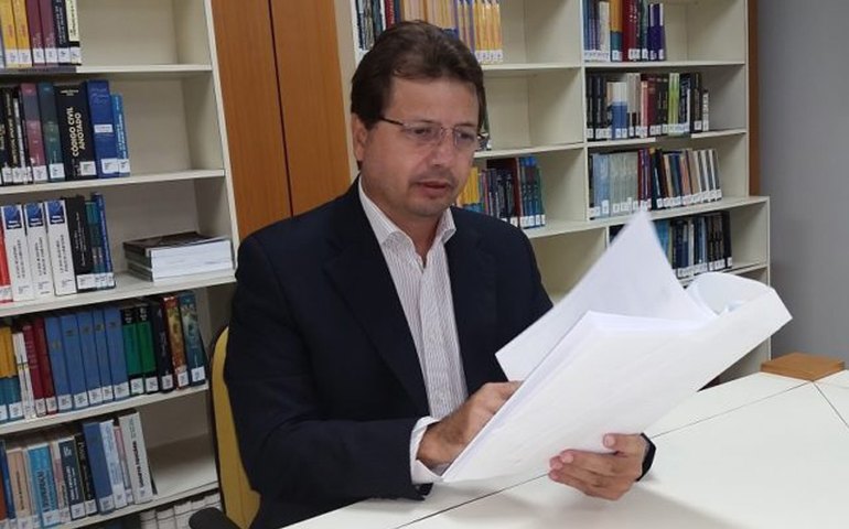 MP pede bloqueio de bens do ex-governador Teo Vilela por atos de improbidade