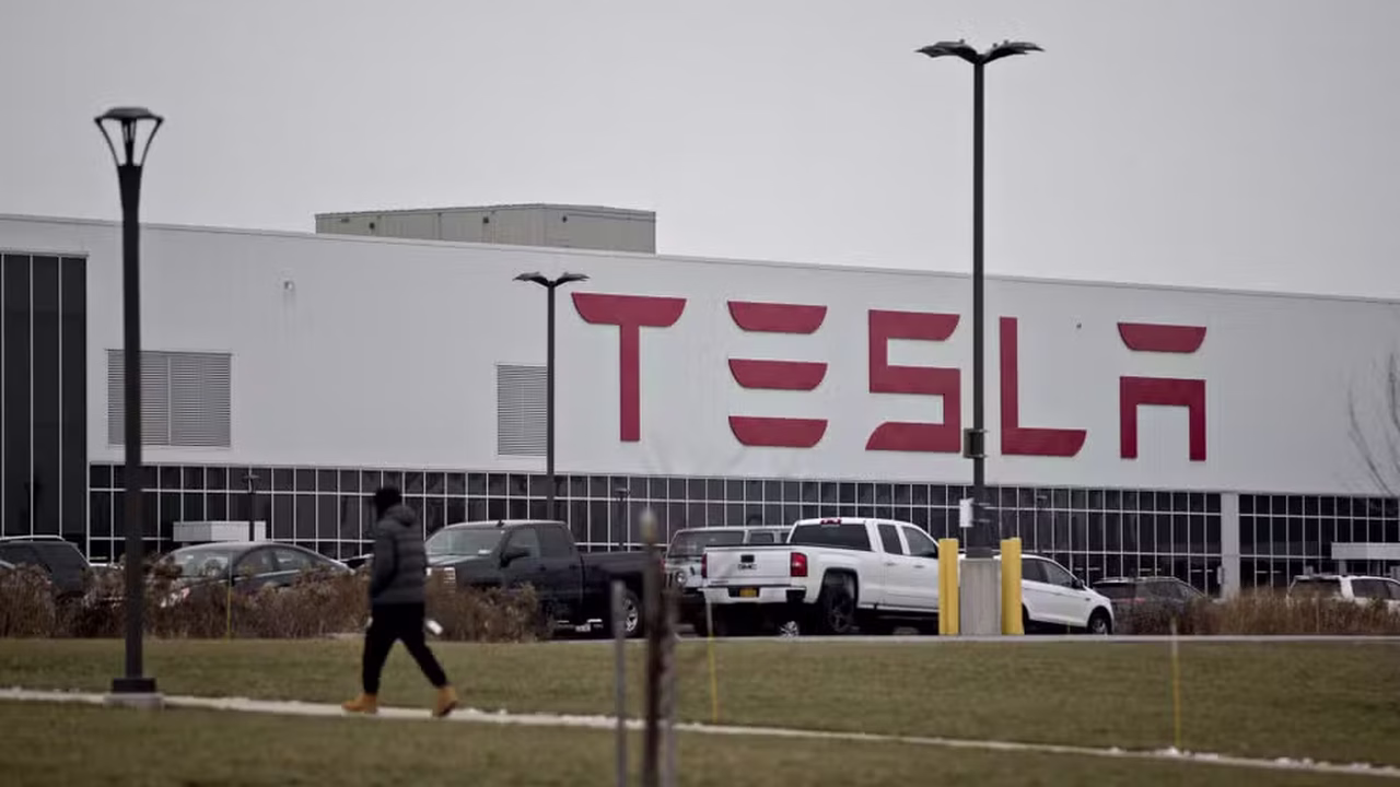 EUA investigam recall da Tesla que afetou 2 milhões de veículos com piloto automático