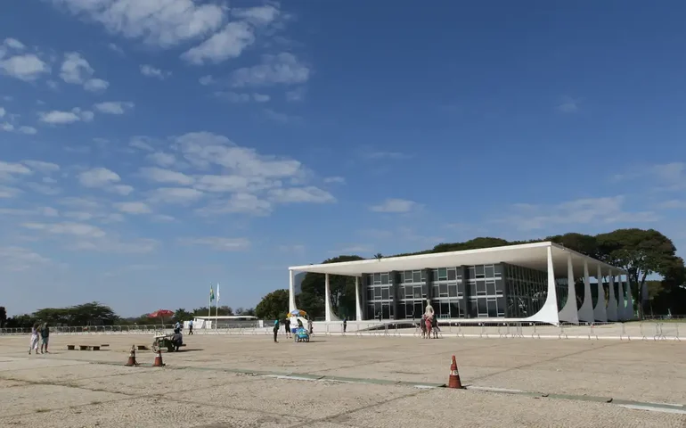 Reforma da praça dos três Poderes vai custar R$ 22 milhões e terá início em julho