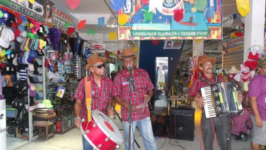 Forró no Shopping Popular agrada comerciantes e clientes