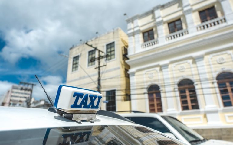 Adiada instalação de comissão da MP que acaba com taxa para aferir taxímetros