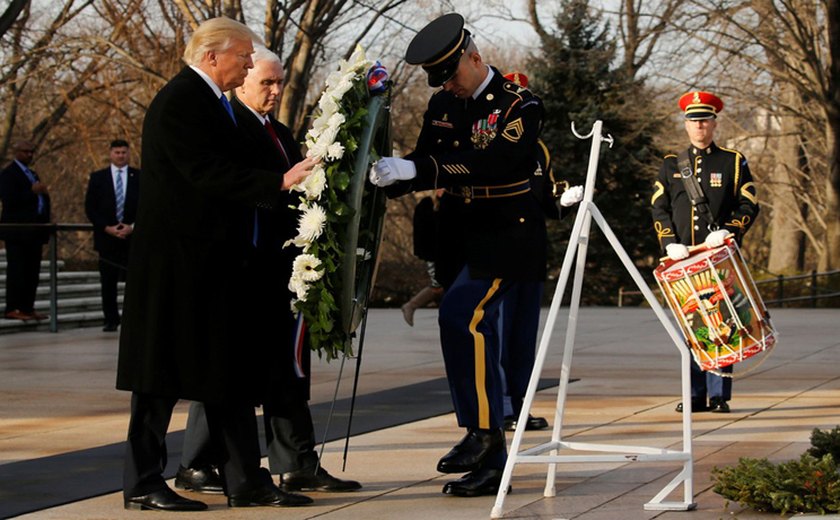 Trump inicia atos de posse com homenagem ao soldado desconhecido