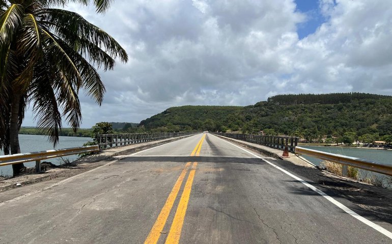 DER restaura cabeceira da ponte sobre o Rio São Miguel em Roteiro