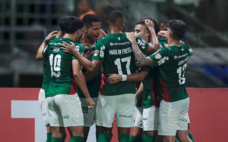 Bruno Fuchs critica arbitragem após gol anulado do Palmeiras no fim