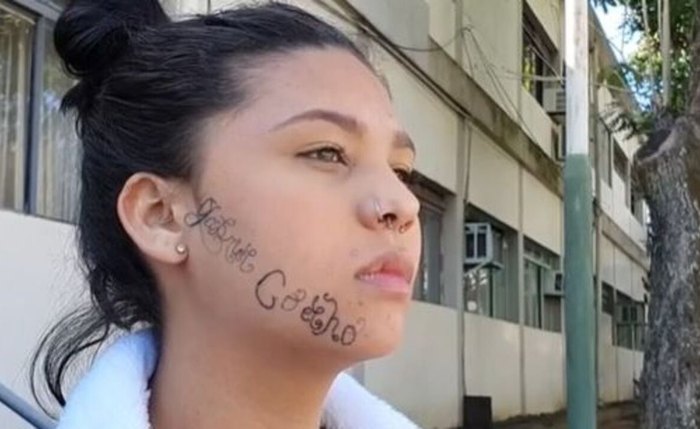 Tatuagem feita à força pelo ex-namorado Tatuagem feita à força pelo ex-namorado