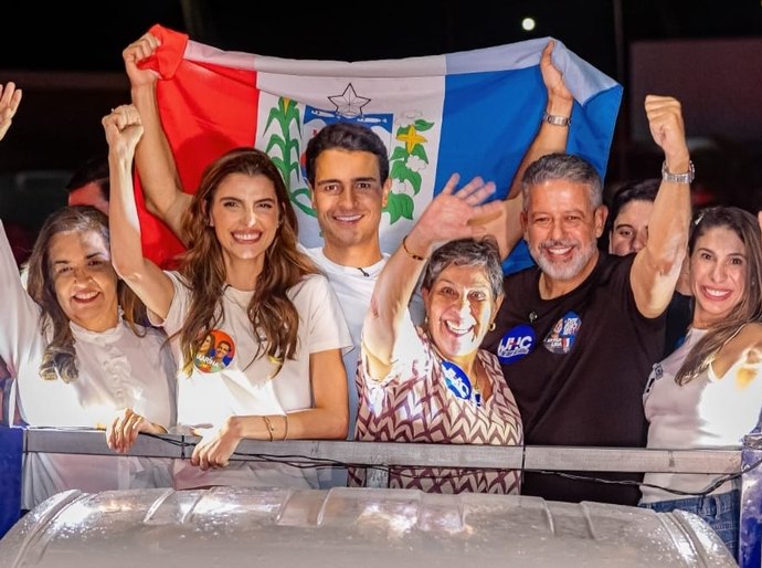 “Alagoas está unida por um futuro de trabalho, compromisso e mudança”, afirma Arthur Lira em carreata com JHC