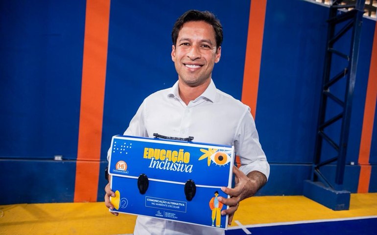 Prefeito Rodrigo Cunha entrega kits inéditos e reforça apoio à educação inclusiva em Maceió