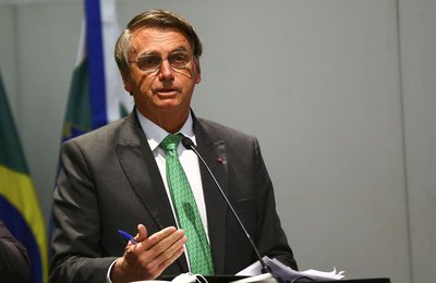 Bolsonaro edita decreto que regulamenta o Auxílio Brasil