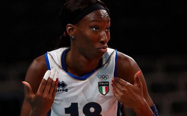 Com ataque de 112,7 km/h, Egonu superou racismo e lidera time de vôlei da Itália