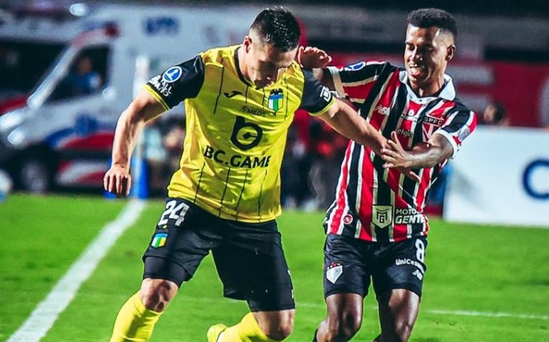 São Paulo supera vaias, vence O'Higgins com golaços e mantém 100% na Sul-Americana