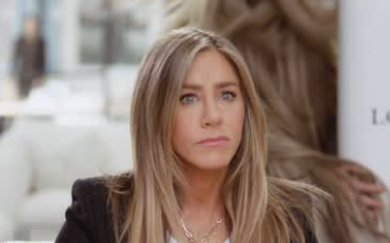 Água morna com limão, ovos e nada de lipo: o segredo para Jennifer Aniston alcançar um abdômen 'inacreditável'
