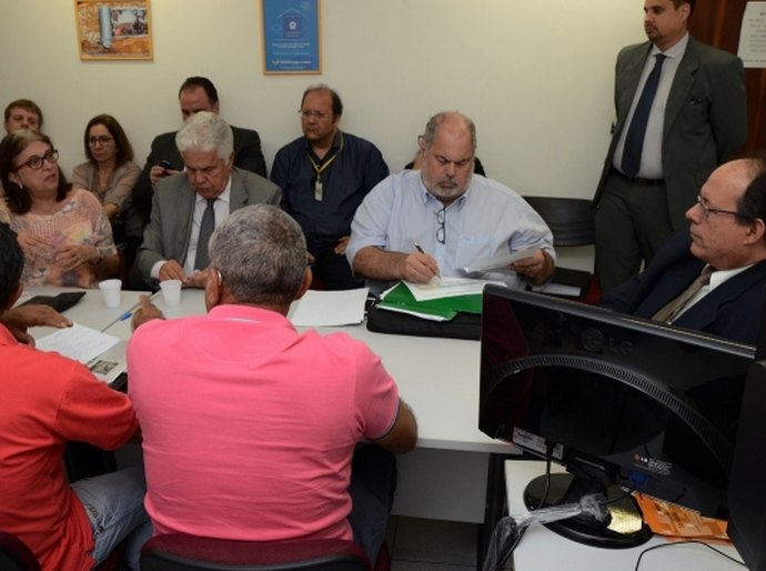 Secretária explica que pagamento a hospitais ocorre após auditoria