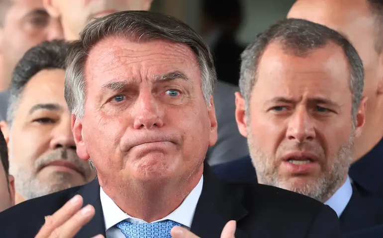 Por 4 a 1, STF condena Bolsonaro e mais sete pela trama golpista