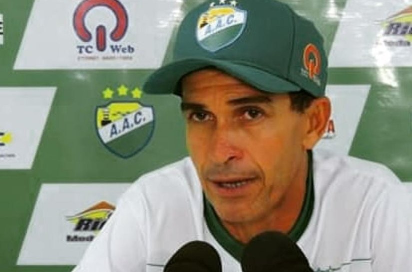 Presidente Ambrósio Barros anuncia a contratação de Elenilson Santos como novo técnico do Coruripe