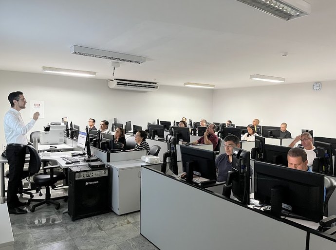 Oficiais de justiça aperfeiçoam conhecimentos sobre ferramentas do SAJ