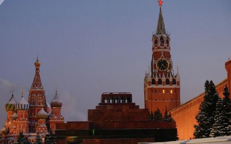 Kiev 'disposta a morder a mão que a alimenta e a qualquer um', diz Kremlin