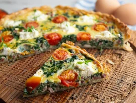 Quiche de espinafre com queijo feta: aprenda essa receita fácil para o jantar