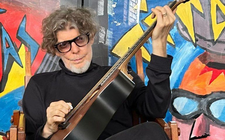 Branco Mello, do Titãs, faz cirurgia para retirar tumor na língua