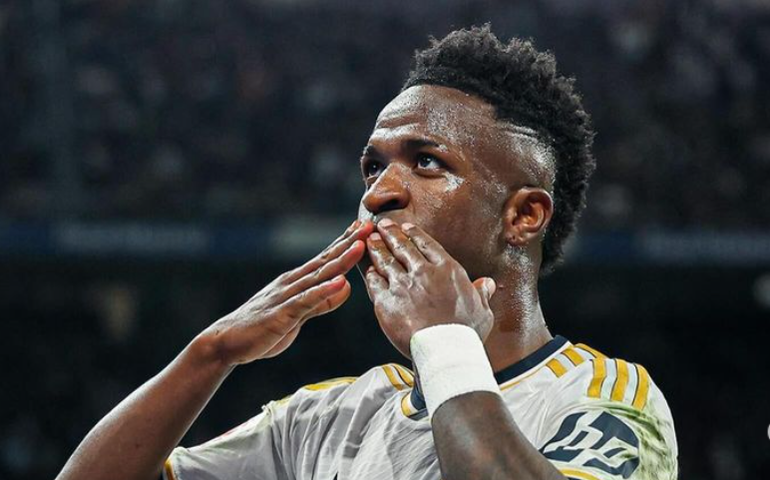 Torcida do Real Madrid entoa gritos de 'melhor do mundo' para Vinicius Júnior