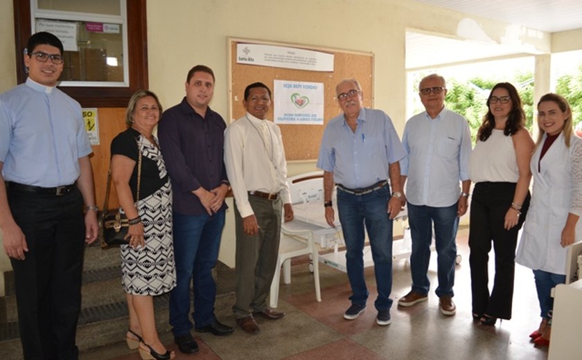 Hospital Santa Rita recebe visita de Bispo de Palmeira dos Índios