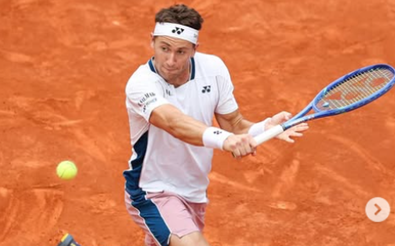 Sob olhares de Ronaldo Fenômeno, Ruud supera Draper e conquista título inédito em Madri