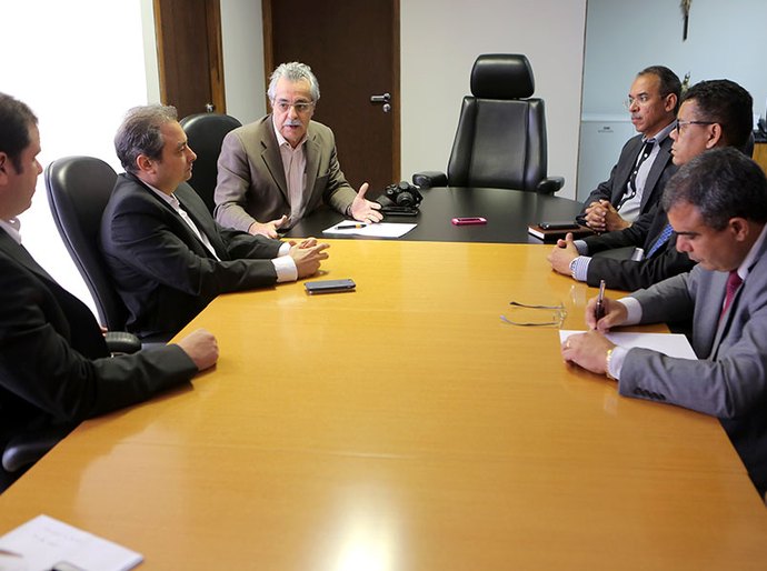 Desembargador realiza reunião para discutir restauração da Praça Deodoro