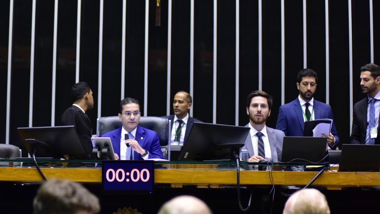 Câmara analisa projeto que cria cargos para o Conselho Nacional de Justiça; acompanhe
