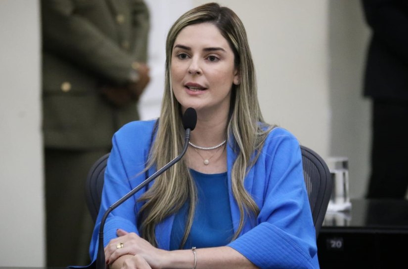 Sâmea Mascarenhas cobra entrega de casas do conjunto habitacional Edson Novaes