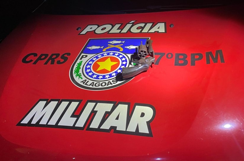 Batalhões da PM apreendem armas de fogo em Carneiros e Anadia