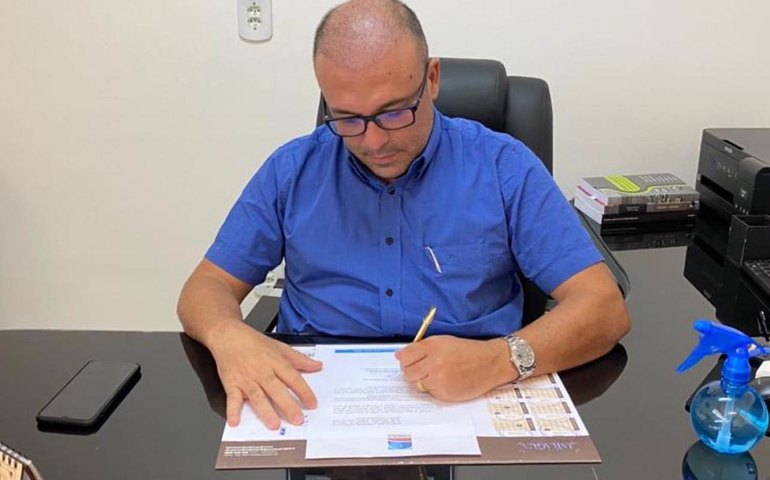 Prefeito de Major assina termo de interesse do Conisul para compra de vacinas contra a Covid