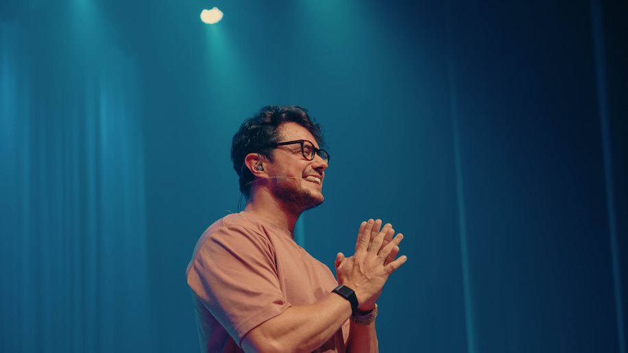 O maior movimento de fé da carreira do evangelista Deive Leonardo chega em Alagoas